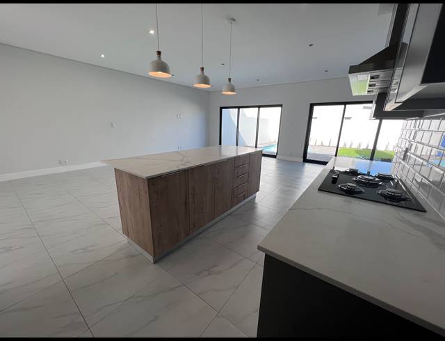 4 BEDROOM HOUSE FOR SALE IN SANDOWN